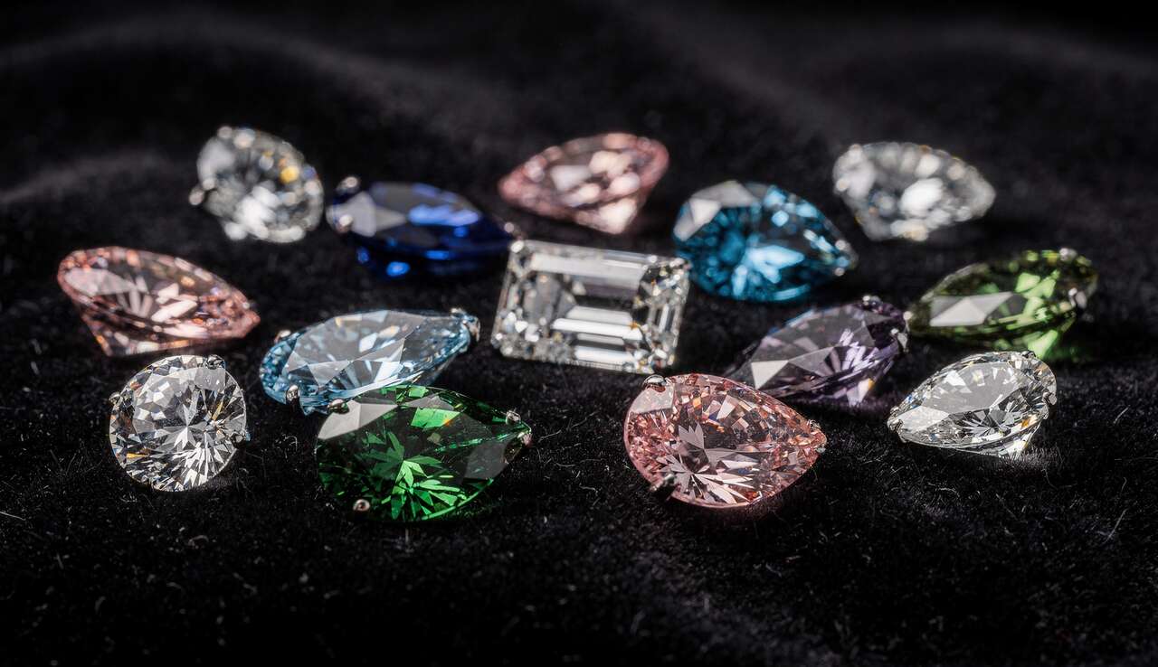 Couleurs et caractéristiques des diamants Couleurs et caractéristiques des diamants