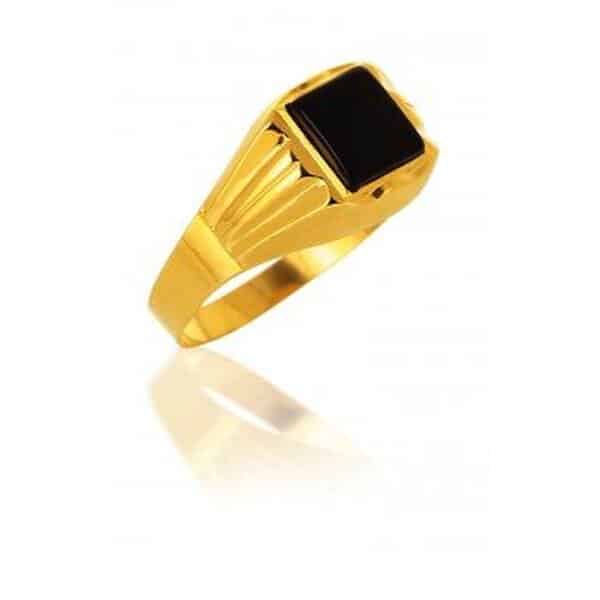 Découvrez notre avis complet sur la chevalière en or jaune 18 carats avec onyx carré d'AvenueDuBijou : qualité, design et prix du bijou de prestige. 