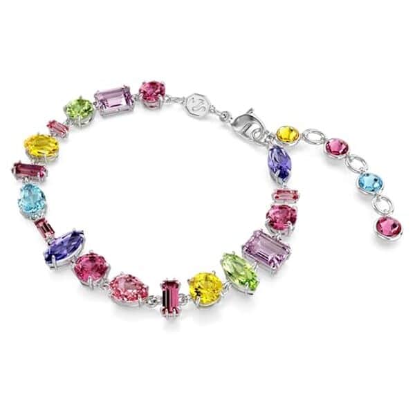 Découvrez notre avis complet sur le bracelet Gema Swarovski multicolore. Un accessoire élégant et scintillant pour sublimer votre style avec des cristaux authentiques.