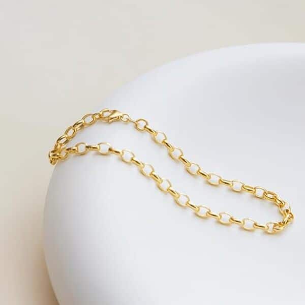 Découvrez notre avis complet sur le bracelet femme Carissima en or jaune 9 carats : qualité, design et prix. Tout ce qu'il faut savoir avant d'acheter.